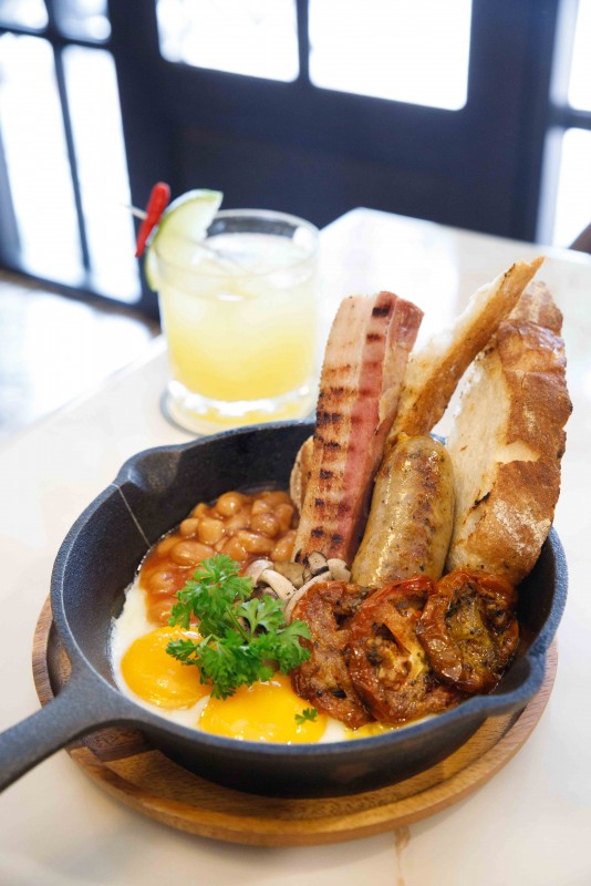 Holmes Cafe - A Posh Cafe Serving Breakfast & Brunch