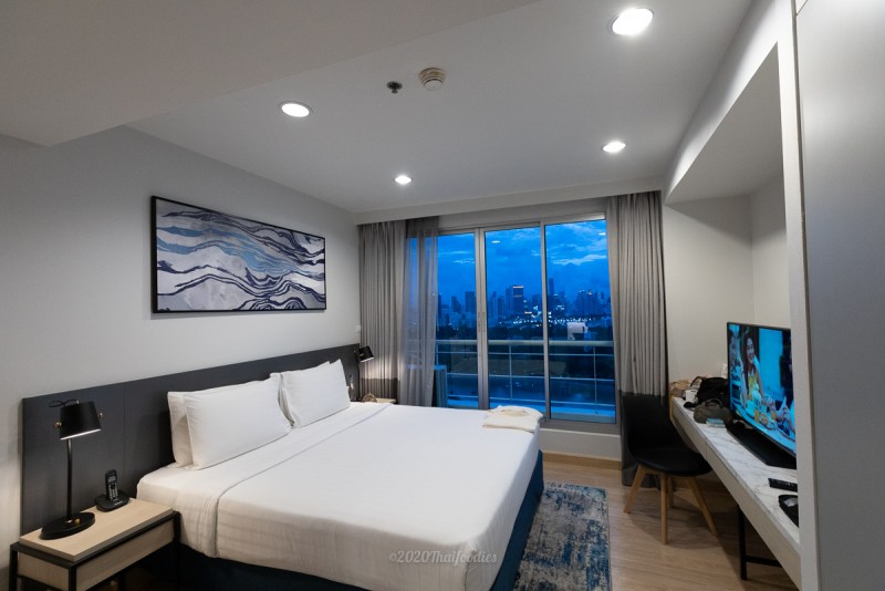 Shama Lake view Asoke Best Service Apartment, good location on Sukhumvit 16