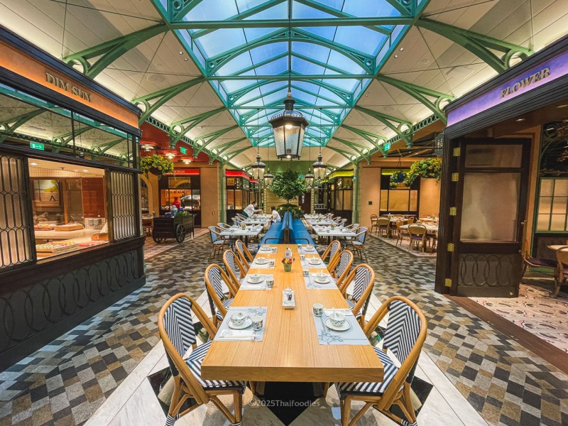 Chelsea Garden is a contemporary food hall that seamlessly blends a photogenic alfresco ambiance with an adventurous culinary experience.